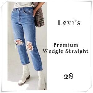 LEVI’S Premium Wedgie Straight High Rise Jeans Distressed in Medium Washed Sz 28